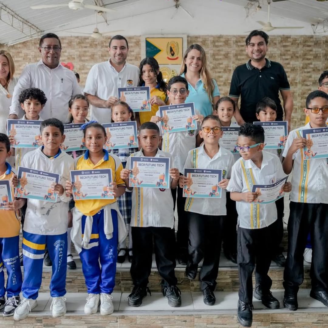 Entrega masiva de Becas Futuro Tech — niños y funcionarios de Gobernación de Bolívar y ByteBots